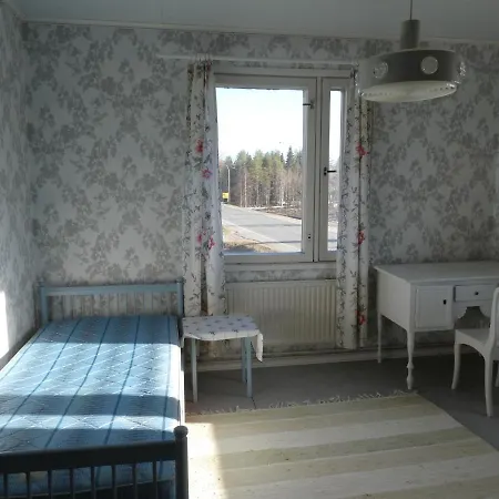 Grandma's Cabin 宾馆 *