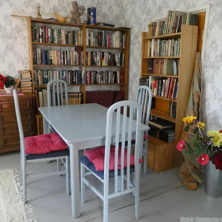 宾馆 Grandma's Cabin *